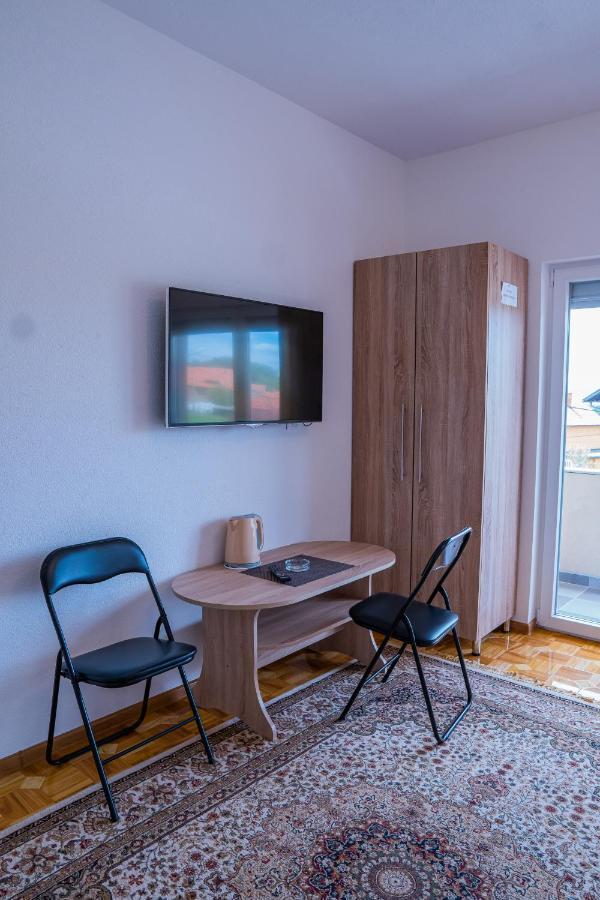 Apartmani Hadzic Zivinice エクステリア 写真
