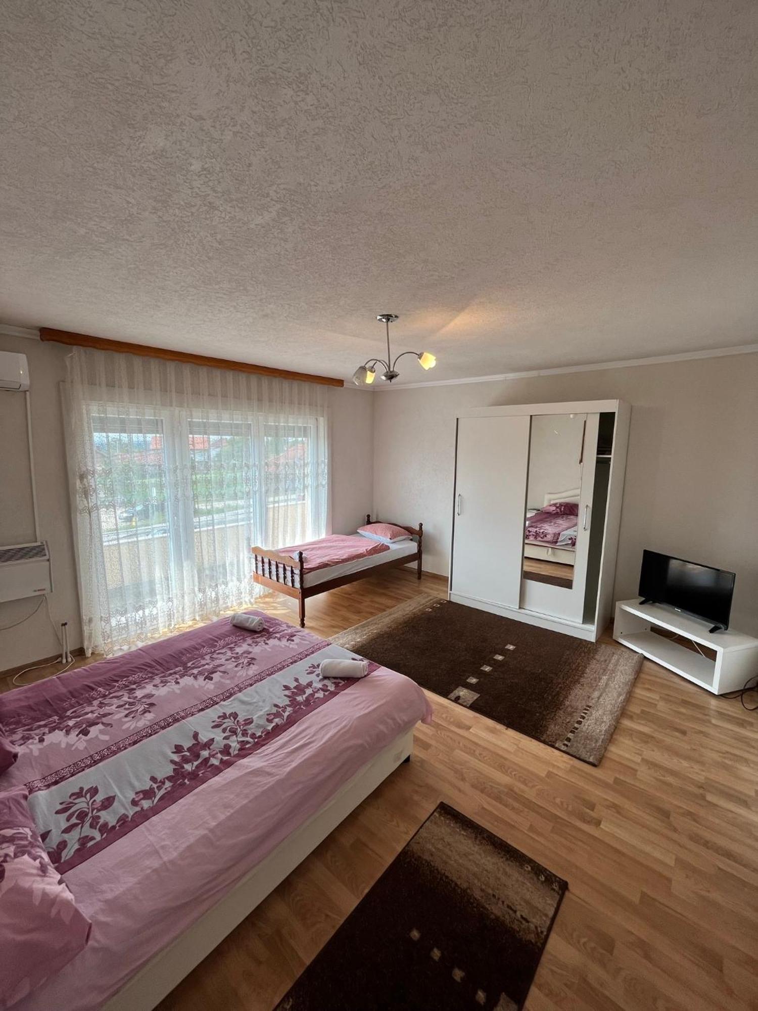 Apartmani Hadzic Zivinice エクステリア 写真